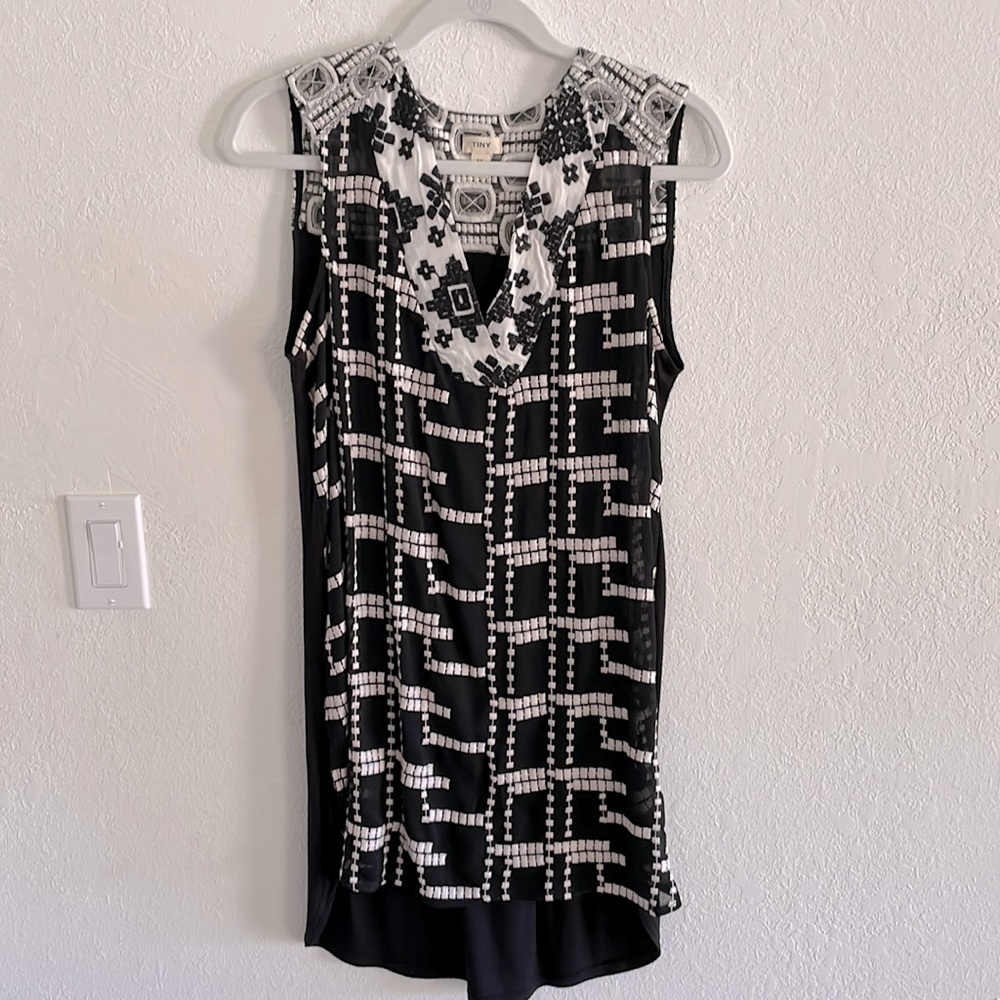Tiny Anthropologie Chaparral Embroidered Tunic Top size Large